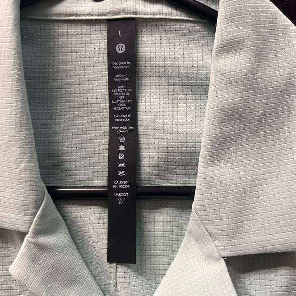 Lululemon Men’s button down short sleeve shirt.  Never worn with tags. - Picture 4 of 4